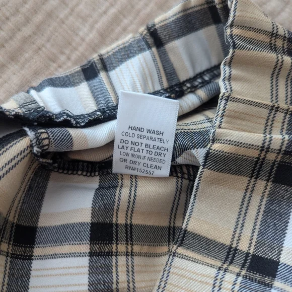 Plaid Women's Cropped Flare Pants! - Picture 6 of 14